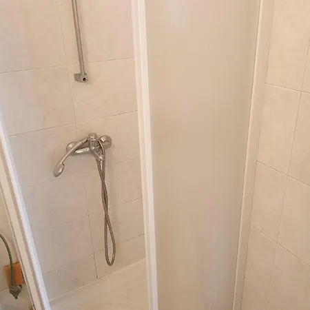 Проживание в семье In In Quite Area Of Ларнака