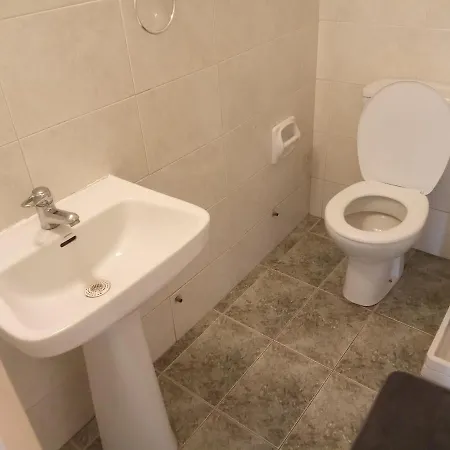 In In Quite Area Of Проживание в семье Ларнака